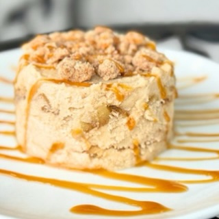 Introducing the Caramel Apple Tiramisu: creamy mascarpone, spiced apple cider soaked ladyfingers, cinnamon-spiced apples, and homemade salted caramel. It’s rich, cozy, and the ultimate fall twist for dessert.  Stop in and save room for one tonight. #amalfiknox #italianfood #knoxfoodie #tiramisu