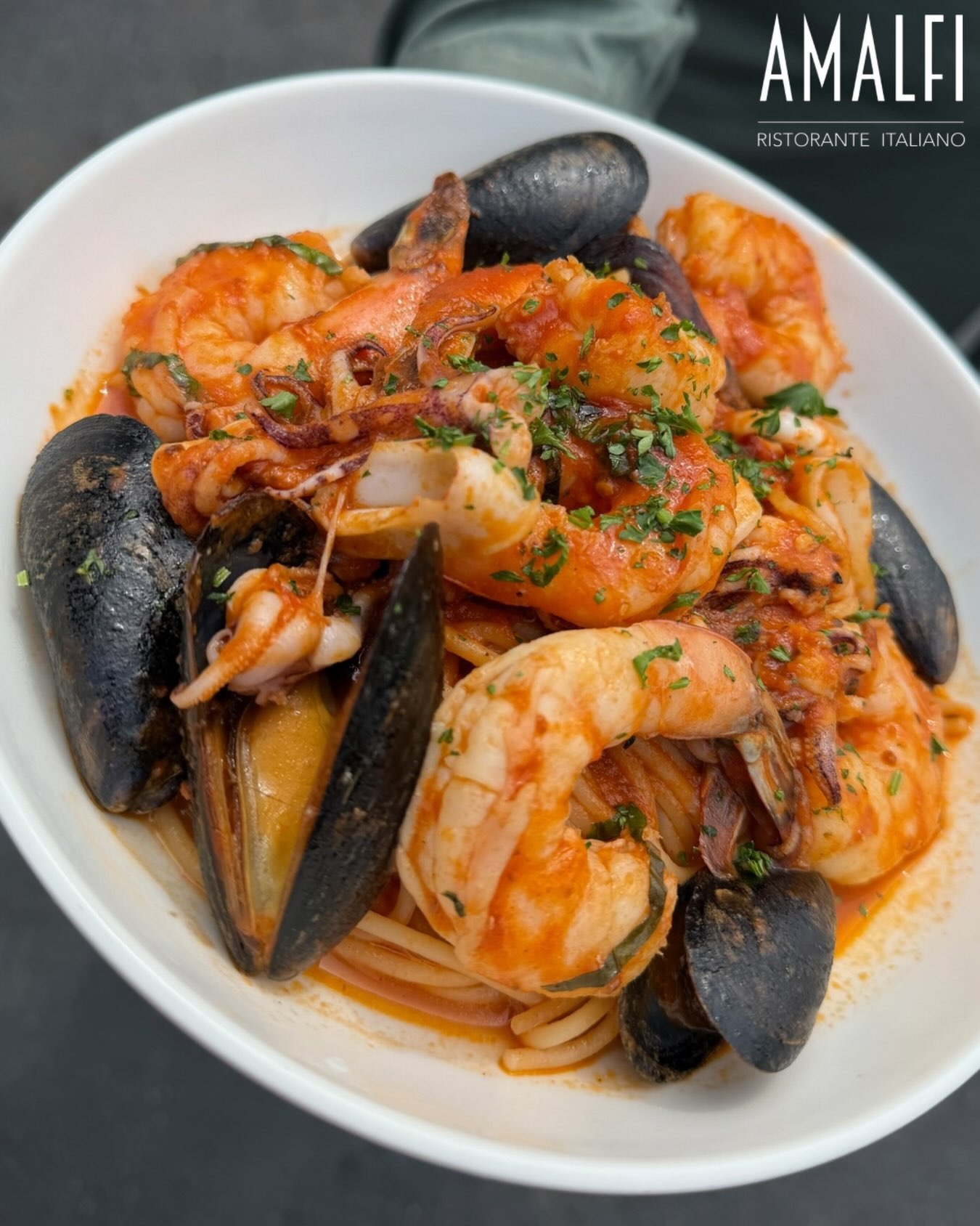 FRUTTI DI MARE 🦐 Enjoy Fresh Seafood, The Amalfi Way.

#amalfiknox #freshseafood #italianfood #seafoodlover #italianrestaurant